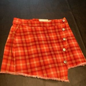 The new plaid wrap mini skirt by kohl’s. Size 5/27. Never used. Shorts attached.